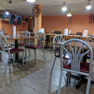 The rest of the dining room.  More booths to the left, but there was a family having dinner.
