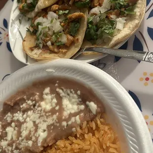 tacos de pollos con frijoles y arroz