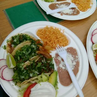 Tacos de carnitas plato.