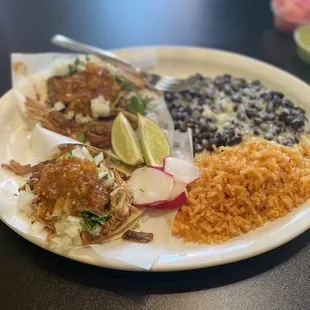 2 tacos lunch plate with carnitas