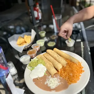 4 FLAUTAS PLATE (chicken)