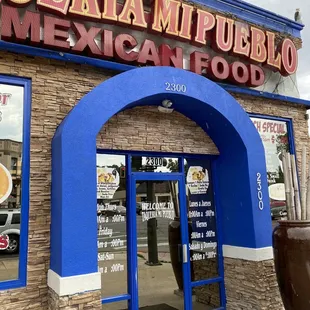 the entrance to a mexican restaurant