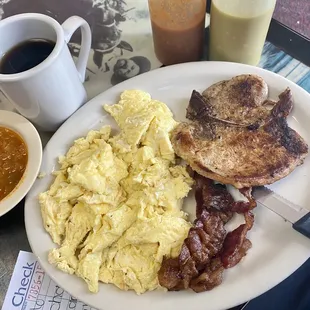 Pork chop, eggs &amp; bacon (à la carte)