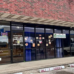 the outside of a restaurant