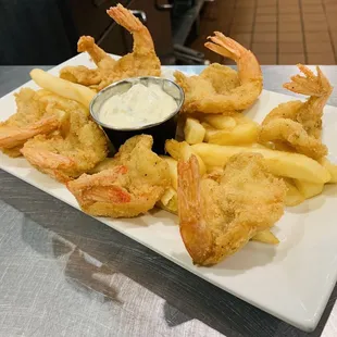 Shrimp whit French fries