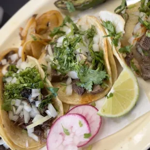 Cabeza and lengua tacos