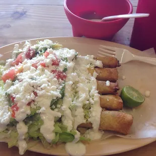 Flautas de carne desebrada