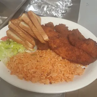 Alexander&apos;s plate pescado empanizado con camarones