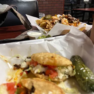 Gorditas  Nachos locos