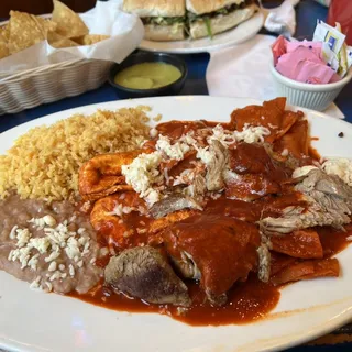 Chilaquiles con Huevo y Carne