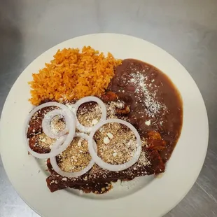 Enchiladas de mole negro