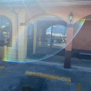 the outside of a restaurant