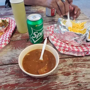 Served with chips and pico de gayo to start us off, then my beans and papa were served.