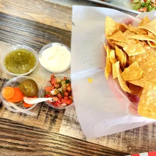 Chip bar (nice thick jalapeño creama)