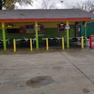 the outside of a taqueria