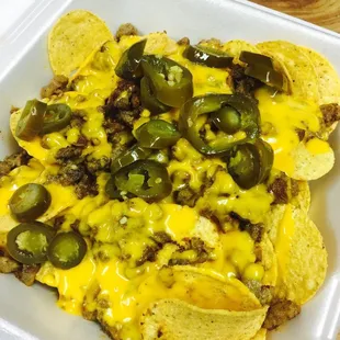 nachos with cheese and jalapenos