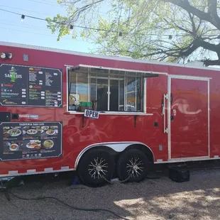 We&apos;re back!! Same cook, same location with a new truck.