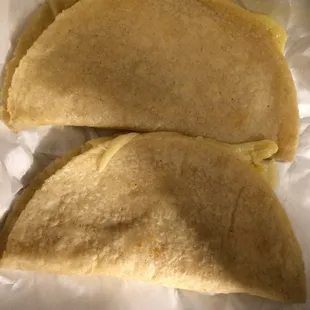 2 quesadillas