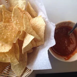 Crispy chips and salsa