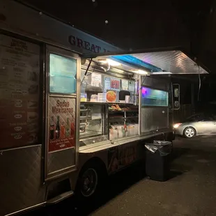 a food truck at night