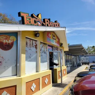a taco riendo restaurant
