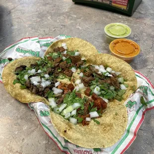 Tripa and chicharrón tacos