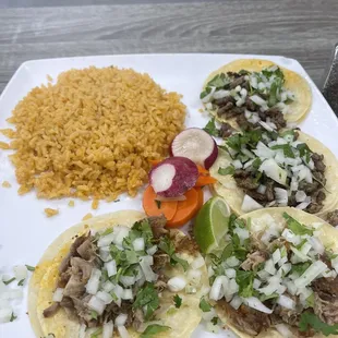 2 carnitas &amp; 2 carne asada tacos