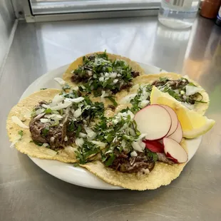 Tacos de cabeza con tortilla hecha mano