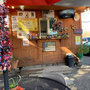 the outside of a restaurant