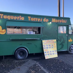 a green food truck