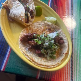 a plate of tacos and a lime