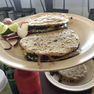 Mulitas de carne asada