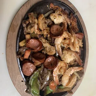 Parrillada (hot plate) beef fajita, chicken fajita and shrimp