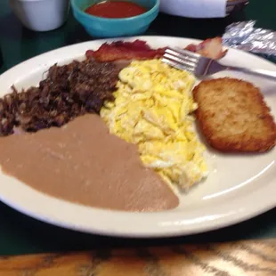 Kind of a blurry shot, but shows the Huevos el Campesino with scrambled eggs.