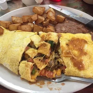 Omelette plate was HUGE- filled with sausage, fresh pico de gallo and shredded cheddar cheese- and delicious!