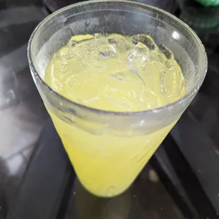 Agua fresca de piña