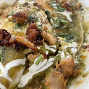 Huevos rancheros with chicken