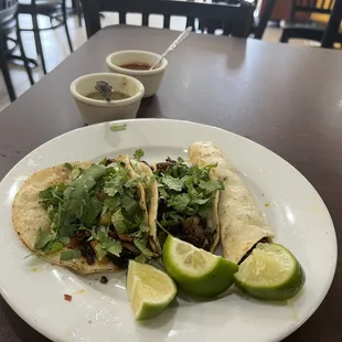 Tacos de campechanos, lengua, y un taco árabe