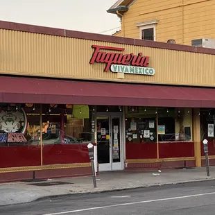 the outside of a restaurant