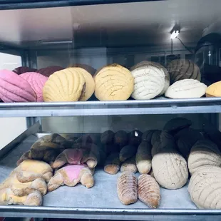 Delicious sweet bread. (Bollilos in Spanish)