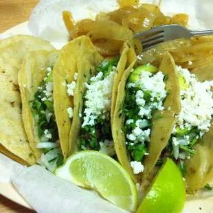 Tacos de bistek con todo.