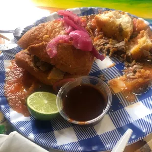 Torta Ahogada de carnitas
