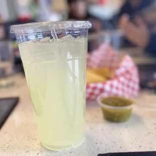 Cucumber lime limonada