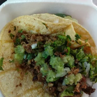 Tacos de asada y salsa Verde