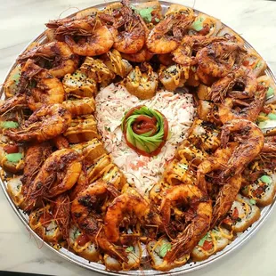 Sushi y camarones party size.