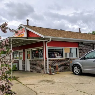 a car parked in front of a restaurant