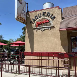 the outside of the restaurant