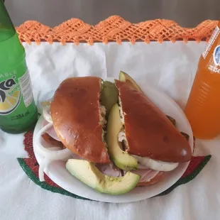 Torta:
Toasted bread with mayonnaise, choice of meat, sour cream, cheese, lettuce, tomatoe, onion, jalapeños, and avocado when available.