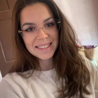 Victoria B.