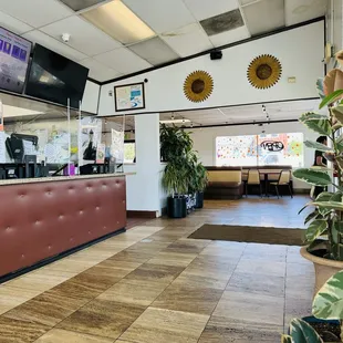 Where u order. And go into dinning area